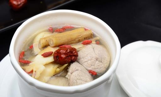 藥膳講究因時制宜:四季五補與食用禁忌
