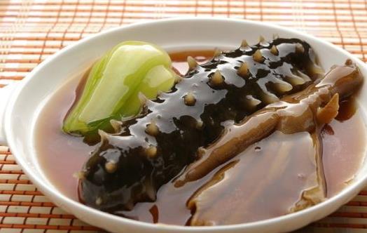 葛仙米炖海参：益气养肝的美味佳肴