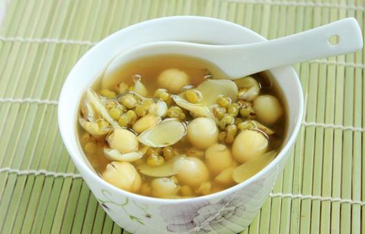 中医食疗去火:莲子汤清心火