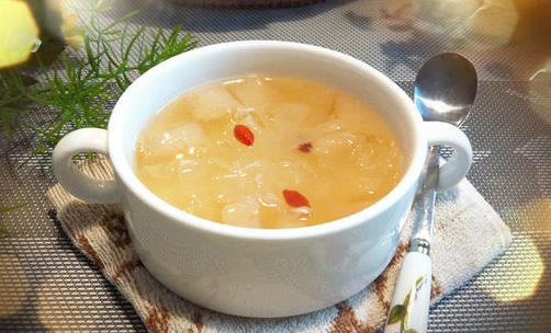 秋冬嘴唇干裂吃什么好?4款养生食谱滋潤養顏
