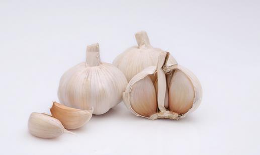 大蒜的選購與食用指南:挑選技巧與抗癌吃法
