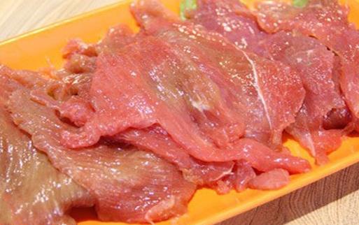 如何區別老嫩牛肉?牛肉烹調與切法指南
