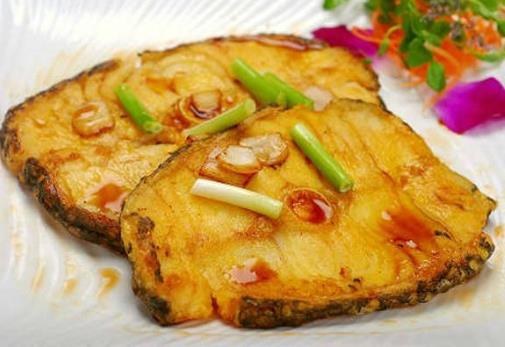如何挑選鮭魚？鮭魚真假鑒別指南