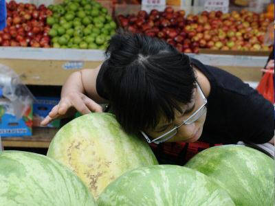 啃秋时怎樣挑選西瓜？掌握這些技巧挑到甜又多汁的好瓜