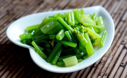 芹菜的神奇功效与食用好處