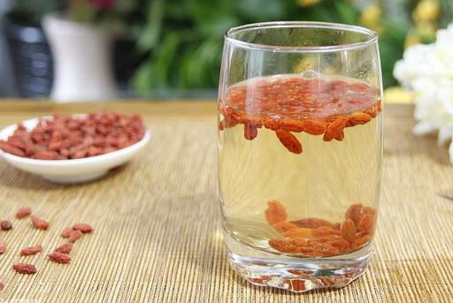枸杞泡水喝好處多：不同季節養生功效解析