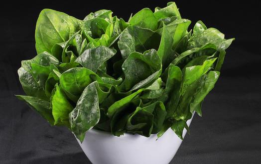 菠菜含鐵高？營養師澄清錯誤迷思，強調葉黃素才為真優勢