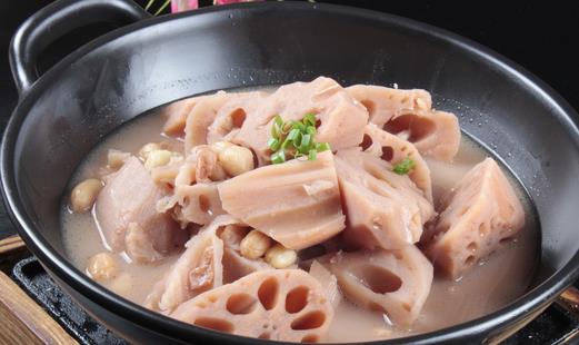 蓮藕配花生：冬季潤膚清熱的營養搭配