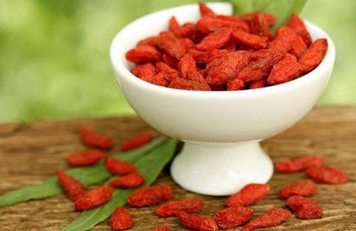 枸杞功效与吃法全解析:最营养的食用指南