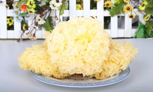 吃銀耳有什麼好處?銀耳補腎、潤膚、益氣清腸