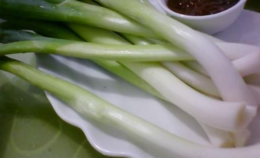 吃葱能壮阳防癌 哪些食物不宜和葱一起吃