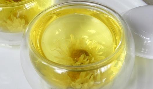 菊花茶的正確泡法與功效 泡法步驟與作用解析