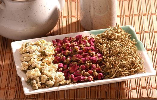 芙蓉花茶的功效：降血压與健康益處