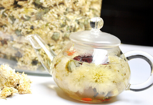 菊花茶饮用指南:適宜人群、功效與正確泡法