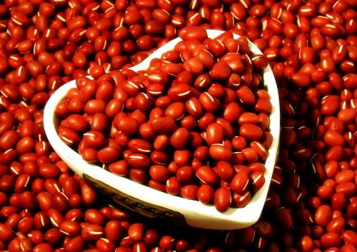 紅豆營養價值全面解析：功效、成分與食用注意事項