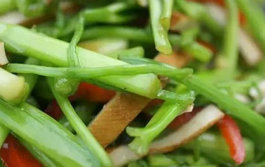 芹菜炒瘦肉:美白瘦身家常菜