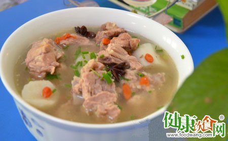 西瓜皮淮山枸杞瘦肉汤：消暑解熱的時令涼湯