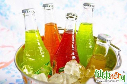 夏日吃冰反易中暑:中医解析暑毒外蒸的饮食原则