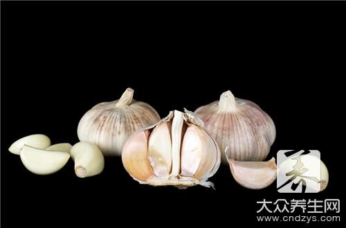 大蒜吃多了會怎麼樣?解析益處與潛在風險