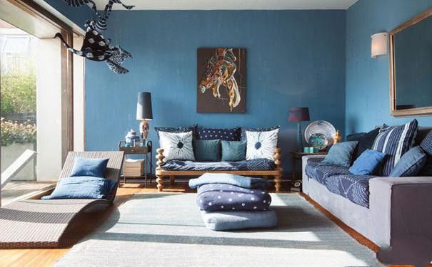 客廳藍色背景牆壁紙裝修設計與效果圖展示