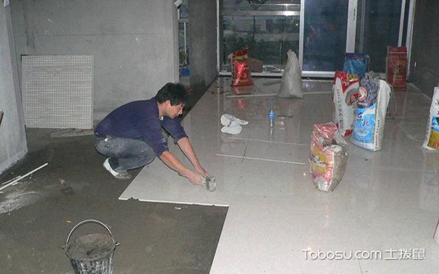 怎樣貼地板磚:3大步驟讓地面瞬間高大上