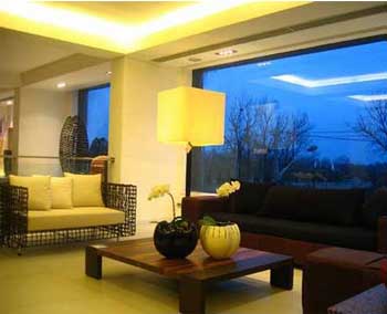 乾淨簡約的金色家居 打造極致奢華感覺