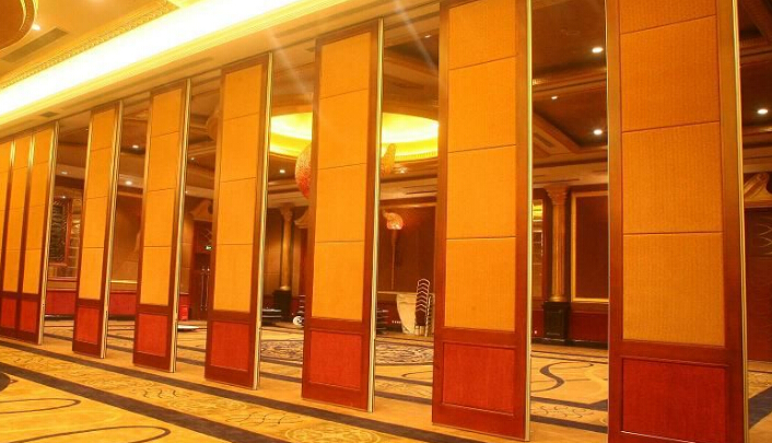 厨房与餐厅隔断设计指南：三种风格材料与注意事项