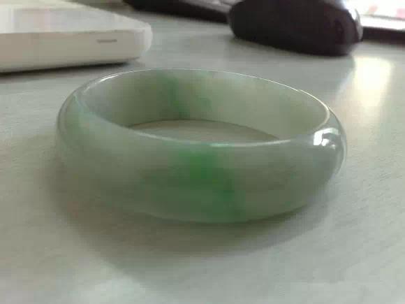 何為「燈下不觀玉」?