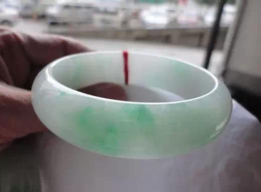 何為「燈下不觀玉」?