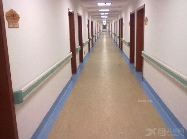 塑膠地板保養指南:清潔、預防與維護技巧