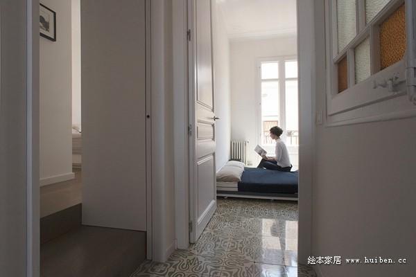 釋放空間:從四房改造為兩室的實用指南