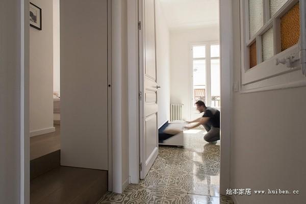 釋放空間:從四房改造為兩室的實用指南