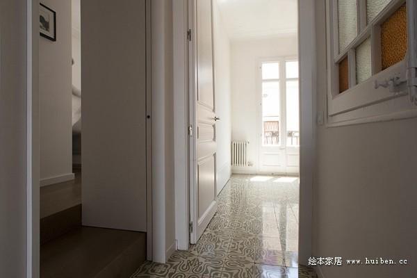 釋放空間:從四房改造為兩室的實用指南