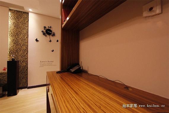 68㎡二居客廳如何巧妙隔出書房