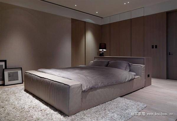 台灣的優雅公寓設計：深棕色調的現代古典空間