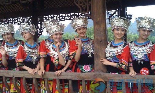 土家风情过大年:天门山与凤凰古城的绝美邂逅