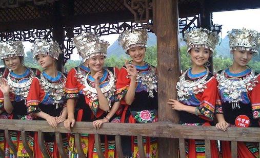 土家风情过大年:天门山与凤凰古韵之旅