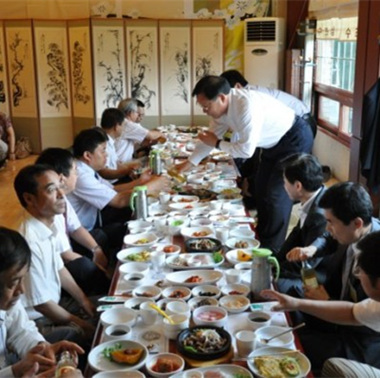 韓國菜精髓與餐桌禮儀:如何正確享用韓餐