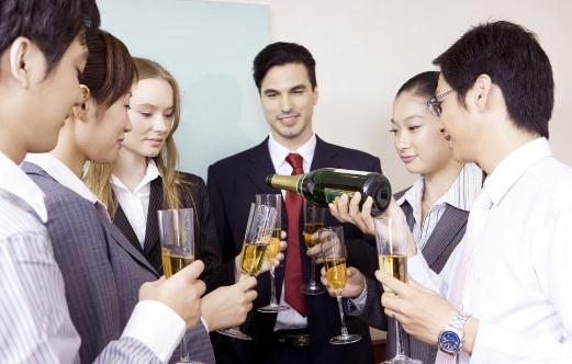 職場新人必看:飲酒禮儀五大原則