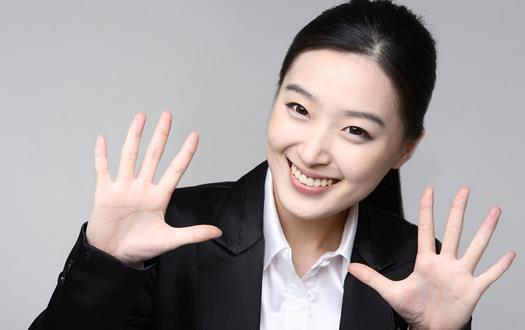 人際交往中微笑的藝術：技巧與應用