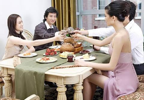 女士用餐禮儀八個不：餐桌禮儀指南