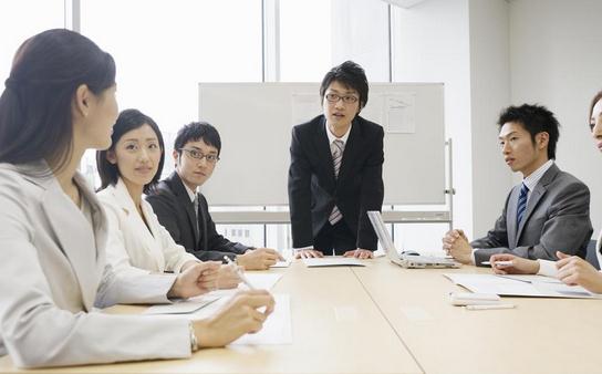 职场圆滑艺术:化敌为友的实用策略