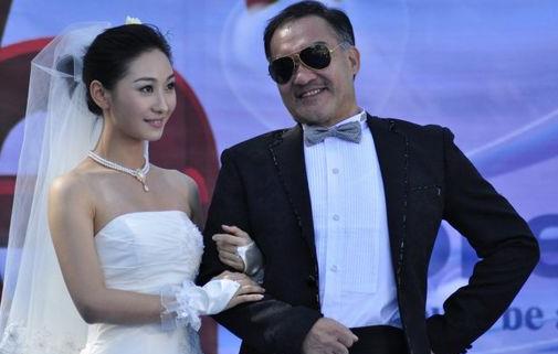 夫妻年齡差距大如何調節:克服觀念與生活差異